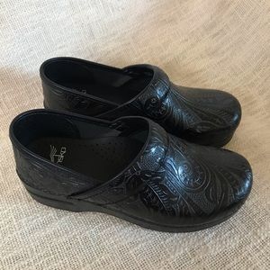 Dansko Professional Embossed Leather Clog 37 NWOT